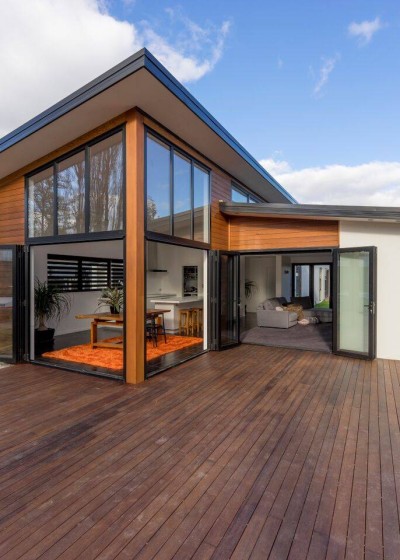 Decking to Dining Lounge